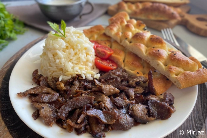 Evdə Hazırlaya Biləcəyiniz Sadə və Asan Ət Dönər Resepti