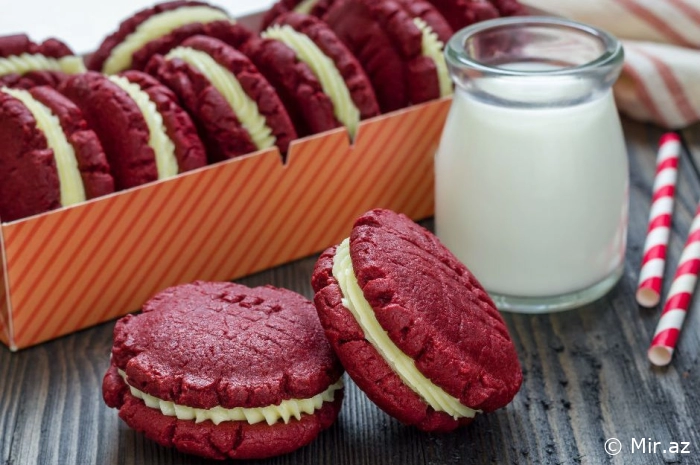 Məxmər kimi görünən, asan hazırlanan Qırmızı Peçenye resepti