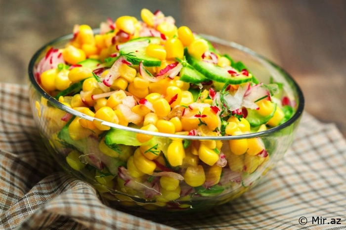 Doyurucu “Qarğıdalı Salatı” Resepti