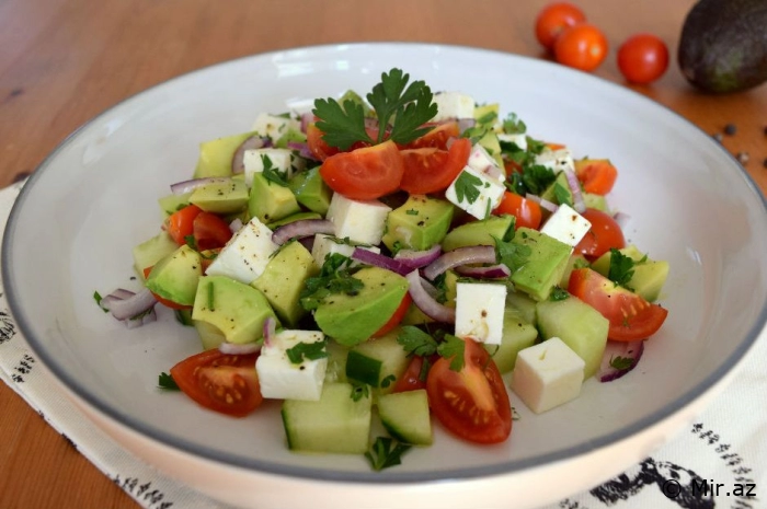 Pendirli Avokado Salatı Resepti