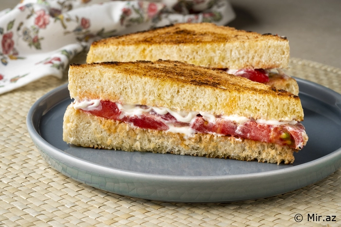 Əsl Tənbəl Yeməyi: Pomidorlu Mayonezli Sendviç