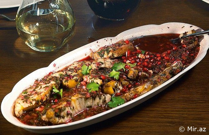 Yeni İl Süfrənizə Yaraşacaq Bir Ləzzət: Nar Sousunda Nərə Balığı