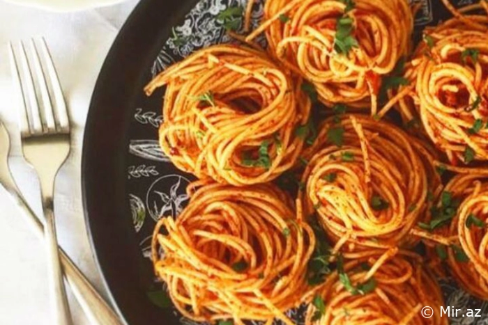 Hamının Sevdiyi : Pomidor Souslu Spagetti Resepti