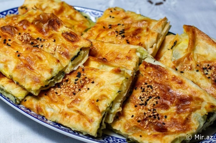 Çayın Yanına , Səhər Yeməyinə : Hazır Xəmirdən İspanaqlı Börək Resepti