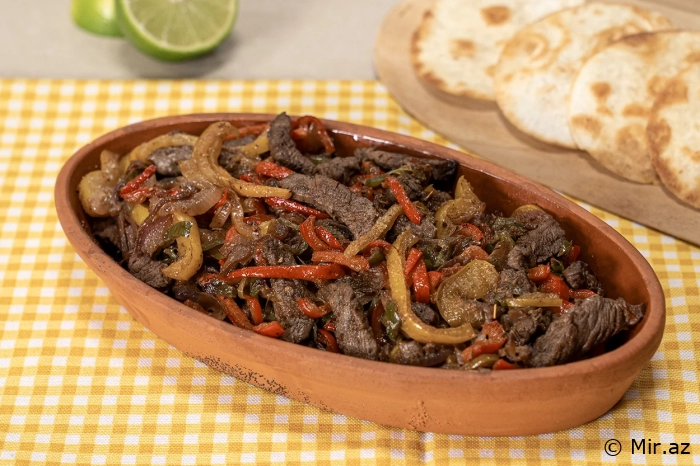 Rəngli Bibərlərlə , Bol Sağanı ilə Ət Fajita Resepti