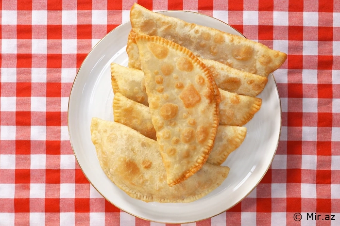 Türkiyə Mətbəxindən Məşhur Xırtıldayan Ləzzət:Çiğ Börək ( Çibörək) Resepti