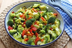 Sevəni Çox : Brokoli Salatı Resepti