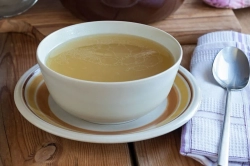 Faydaları saymaqla bitməyən, soyuq qış günləri içinizi isidəcək sümüklü şorba resepti