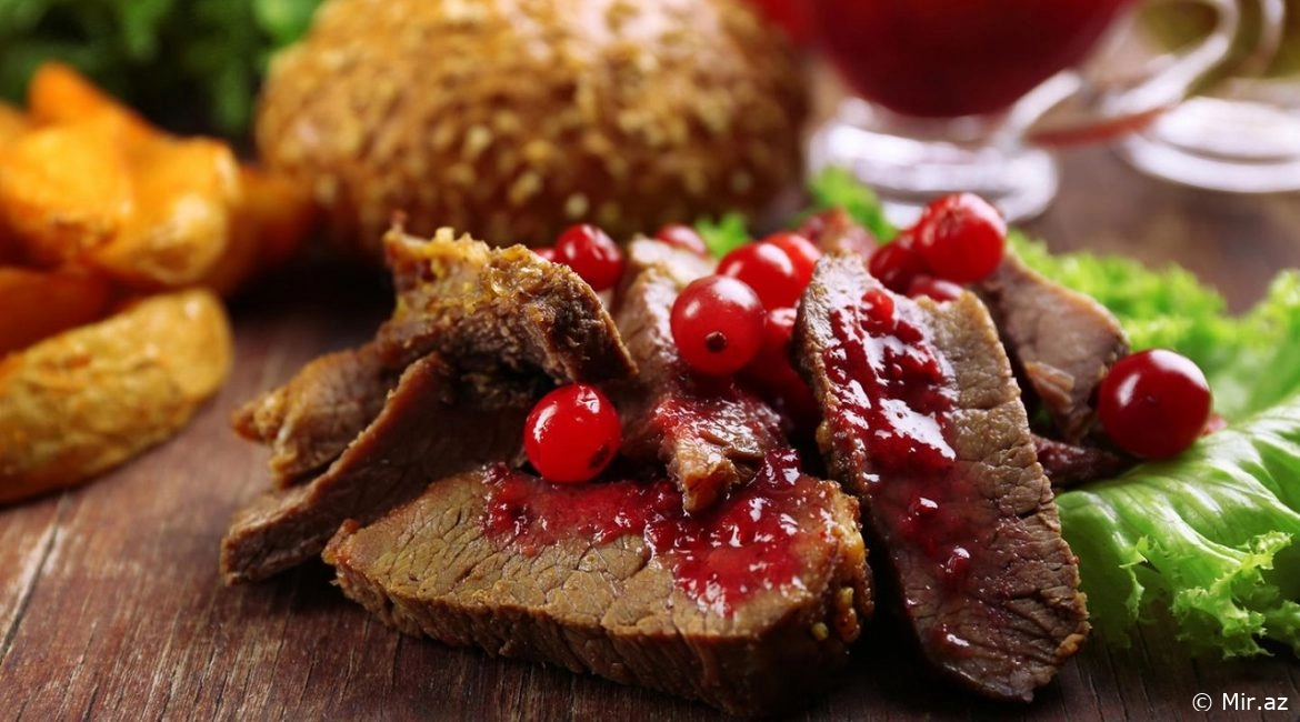 Quşüzümü ilə Bişən Dadlı Ət Resepti