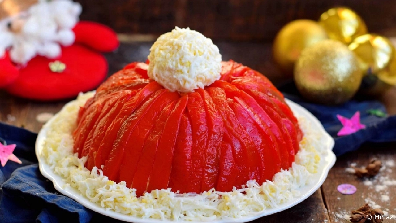 Yeni İldə Süfrələrinizə Yaraşacaq : Şaxta Baba Papağı Salatı Resepti