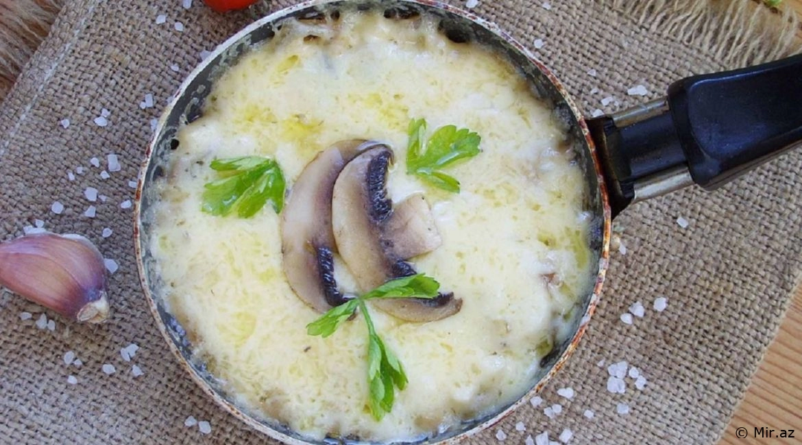 Toyuqlu və Göbələkli Jülyen Resepti