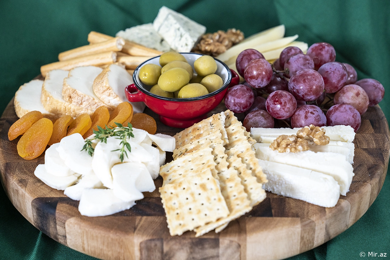 Ziyafət Süfrələrinin Vazkeçilməzi : Pendir Boşqabı Resepti