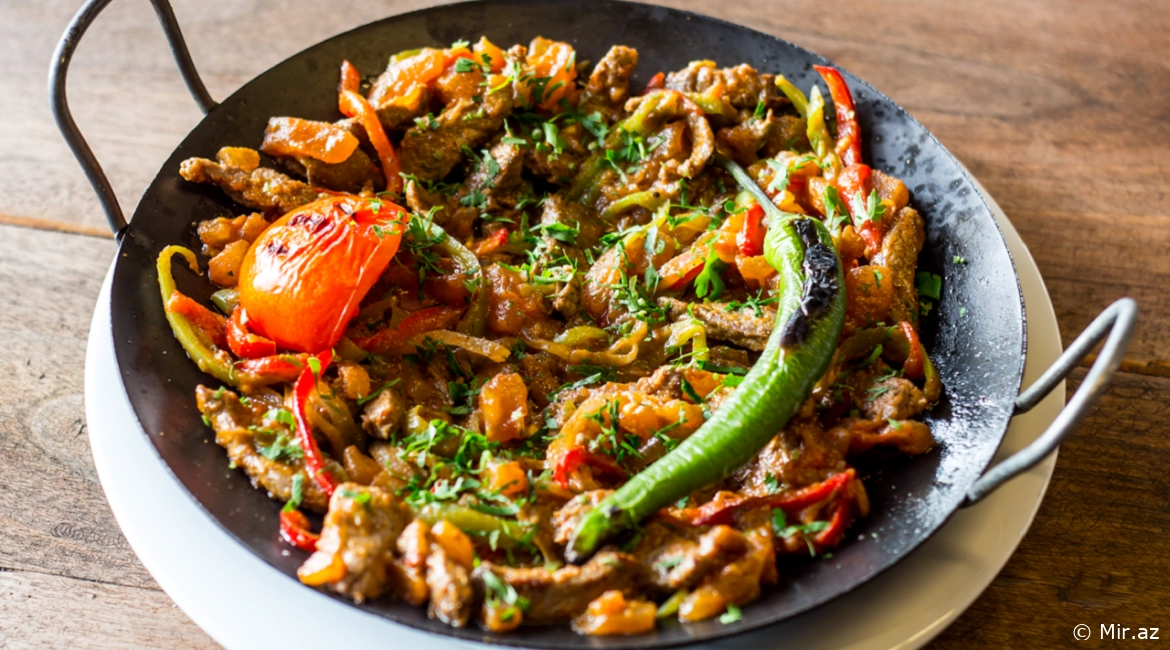 Azərbaycan Mətbəxindən : Ləzzətli Sac Qovurma Resepti