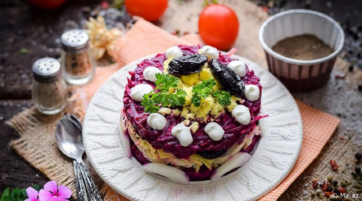 Bayram Süfrələrinin Bəzəyi : Çingiz Xan Salatı Resepti