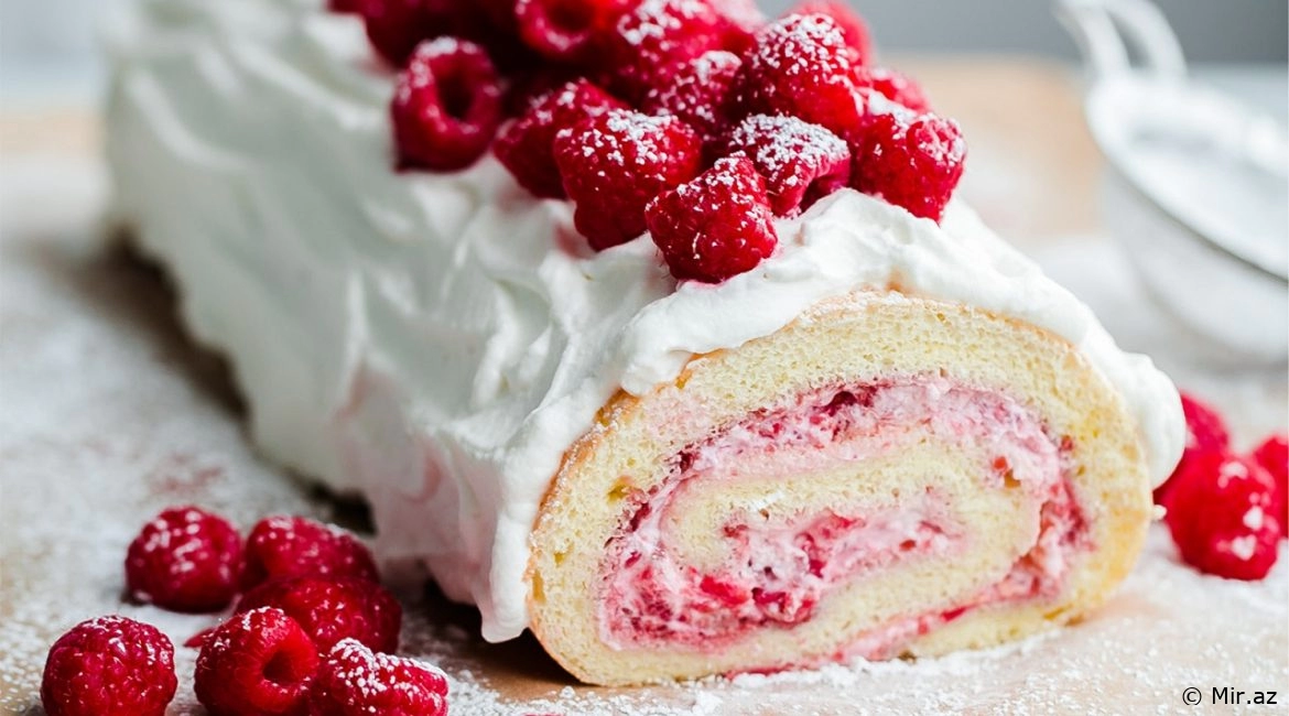 Qonaq Süfrəsi Üçün İdeal : Moruqlu Qaymaqlı Rulet Resepti