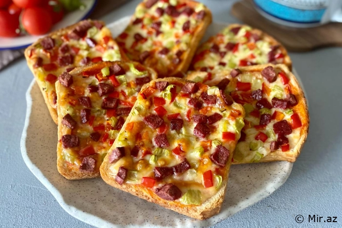 Ən asan səhər yeməyi: Çörəkdən hazırlanan pizza resepti