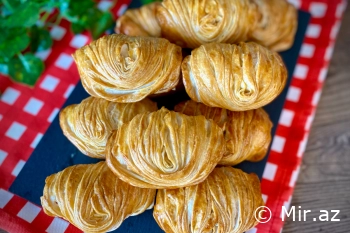 Görünüşü Bir Başqa : Midyə Börəyi Resepti