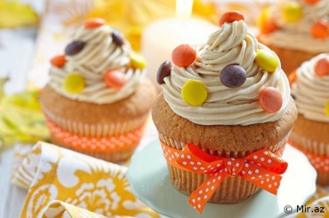 Eye Catching in Shape: Colorful Dragee Cupcake Recipe