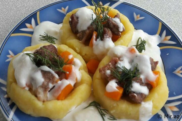 Fərqli Dad: Kartof Çanağında Ətli Qarnir Resepti