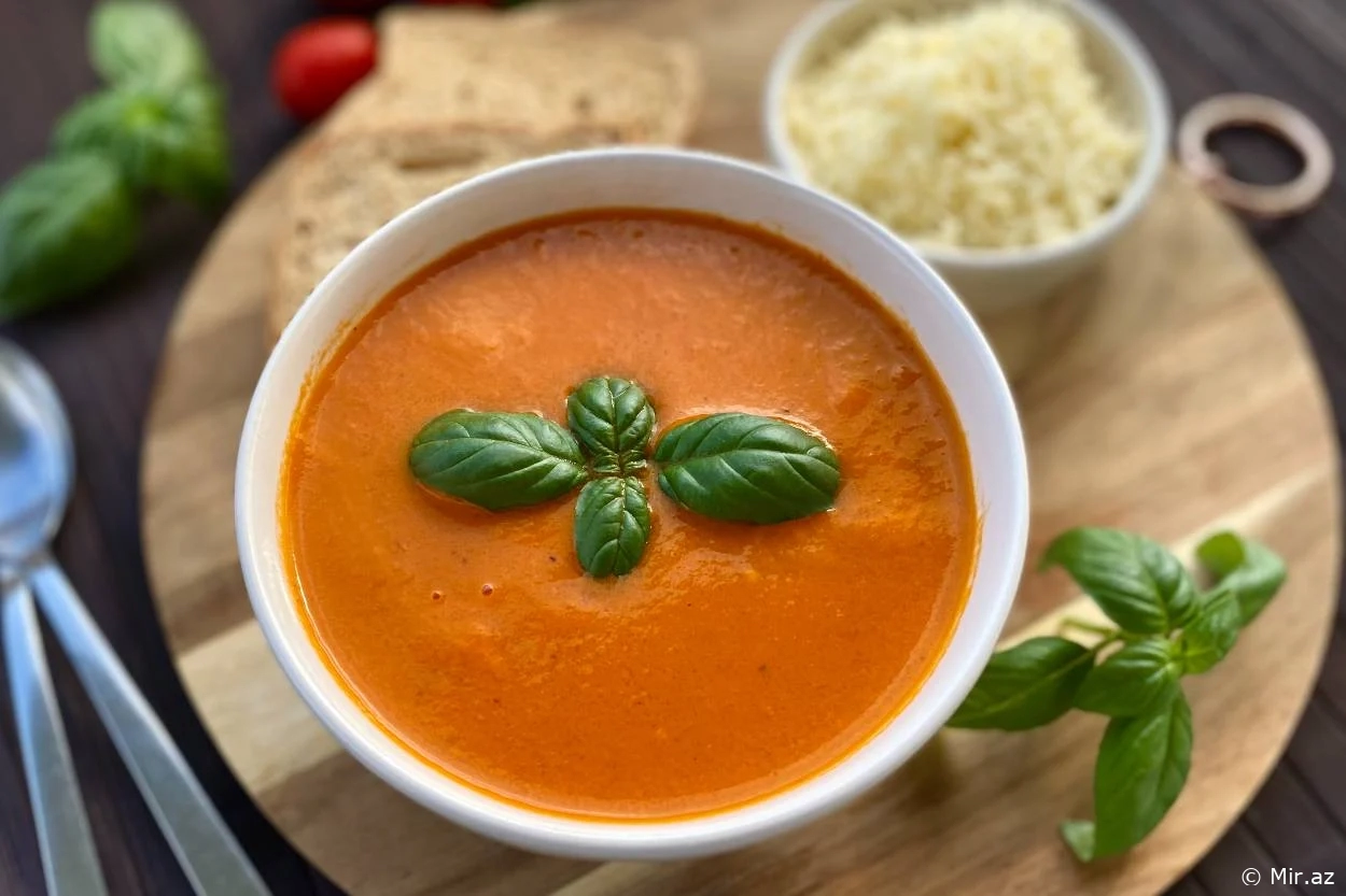 Buğu Üzərində : Közlənmiş Pomidor Şorbası Resepti
