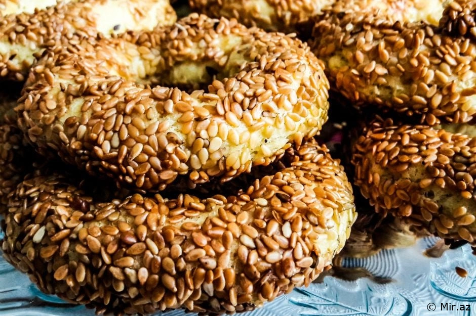 Ağızda Dağılan: Küncütlü Simit Peçenye Resepti