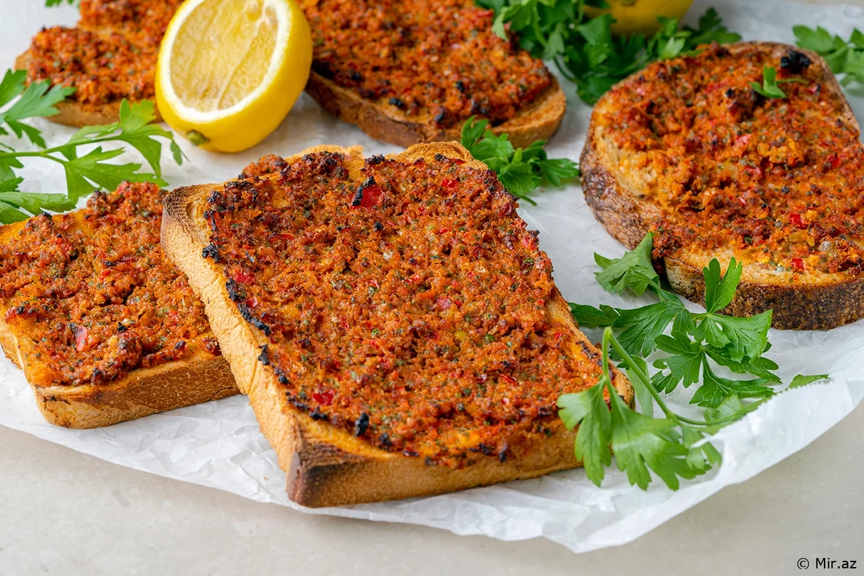 Ən Asan Halı: Çörəküstü Lahmacun Resepti