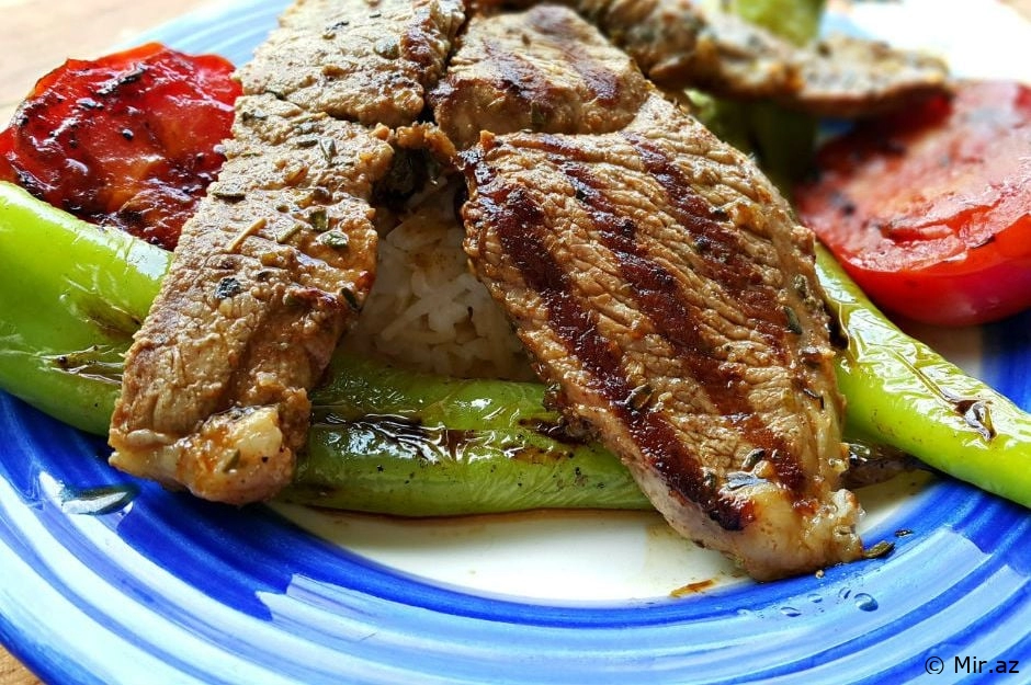 Pambıq Kimi Yumşaq: Türkiyə Mətbəxindən Quzu Külbastı Resepti