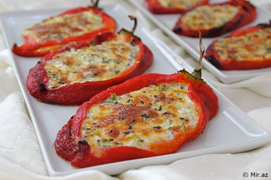 Doyurucu və Asan: Sobada Pendirli Səndəl Bibər Resepti