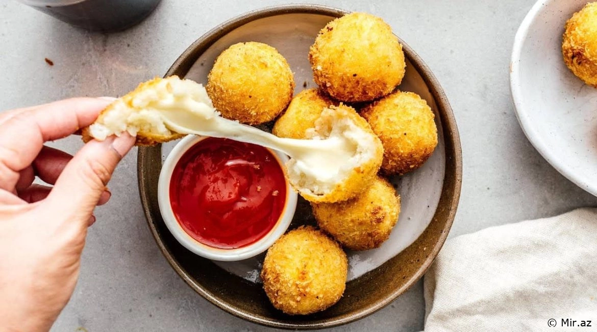 Üzəri Xırtıldayan İçi Yumşaq: Pendirli Lokma Resepti