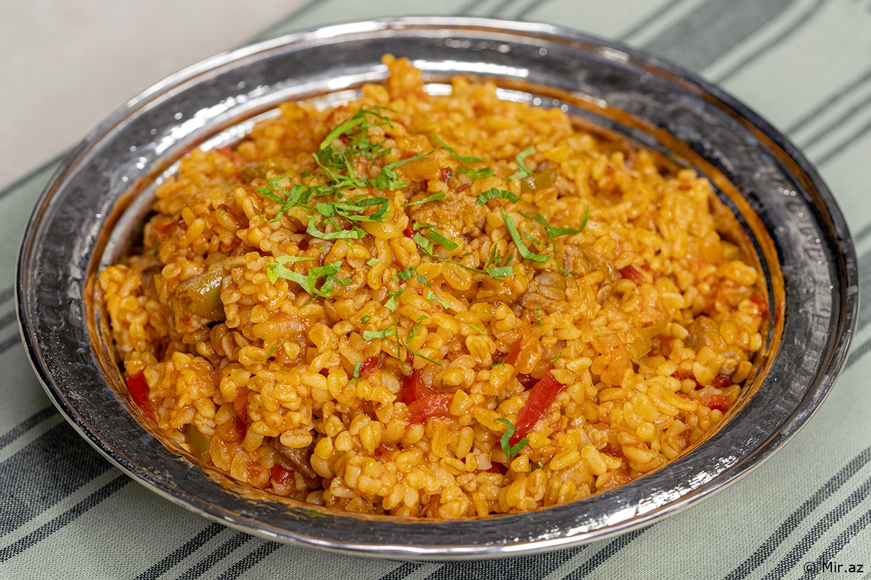 Türkiyə Mətbəxindən: Ətli Bulqur Pilovu Resepti