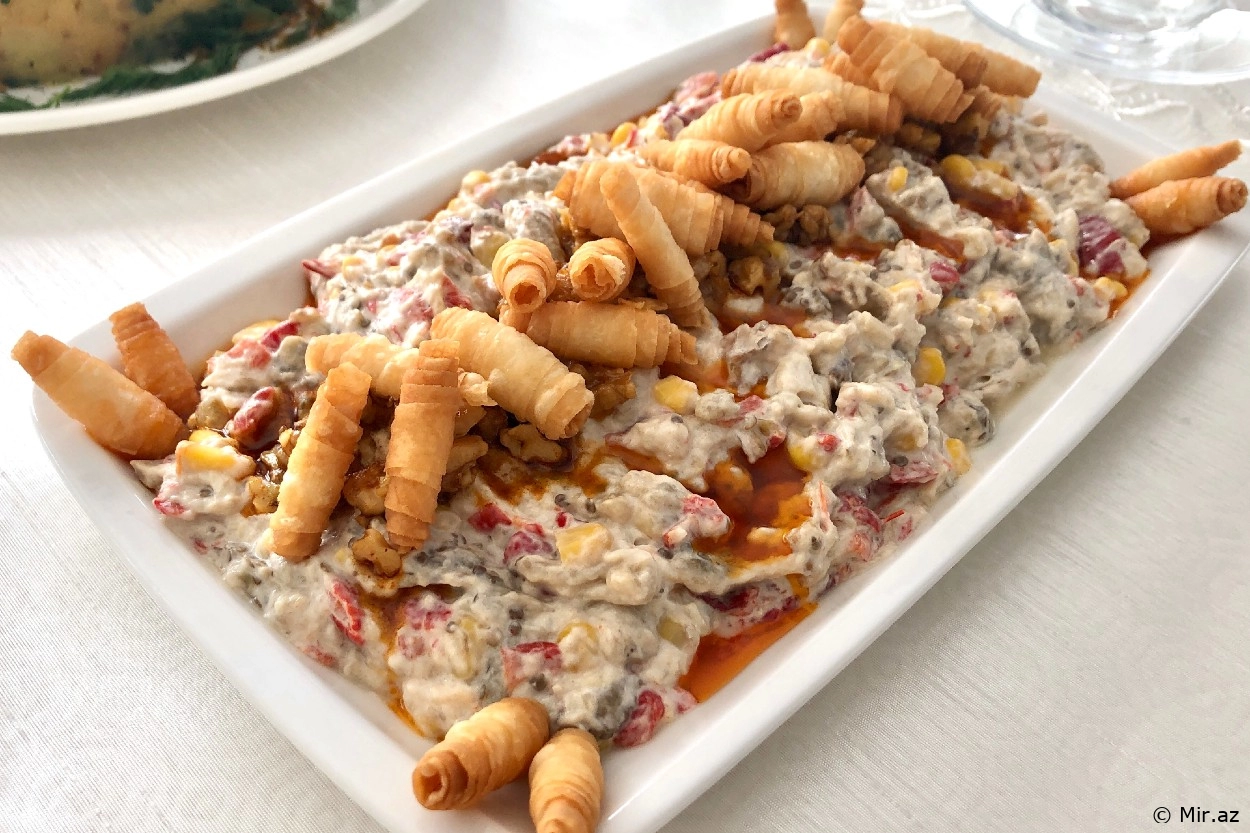 Bol İnqrediyentli: Közdə Badımcanlı Bibərli Salat Resepti