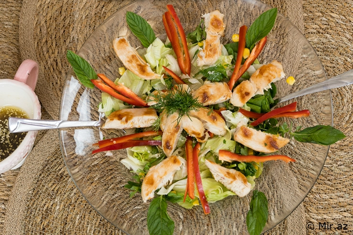 Yüngül və Doyurucu :Toyuq Salatı Resepti