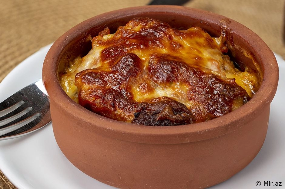 Qonaqlıq Var : Güvəcdə Souslu Kotlet Resepti