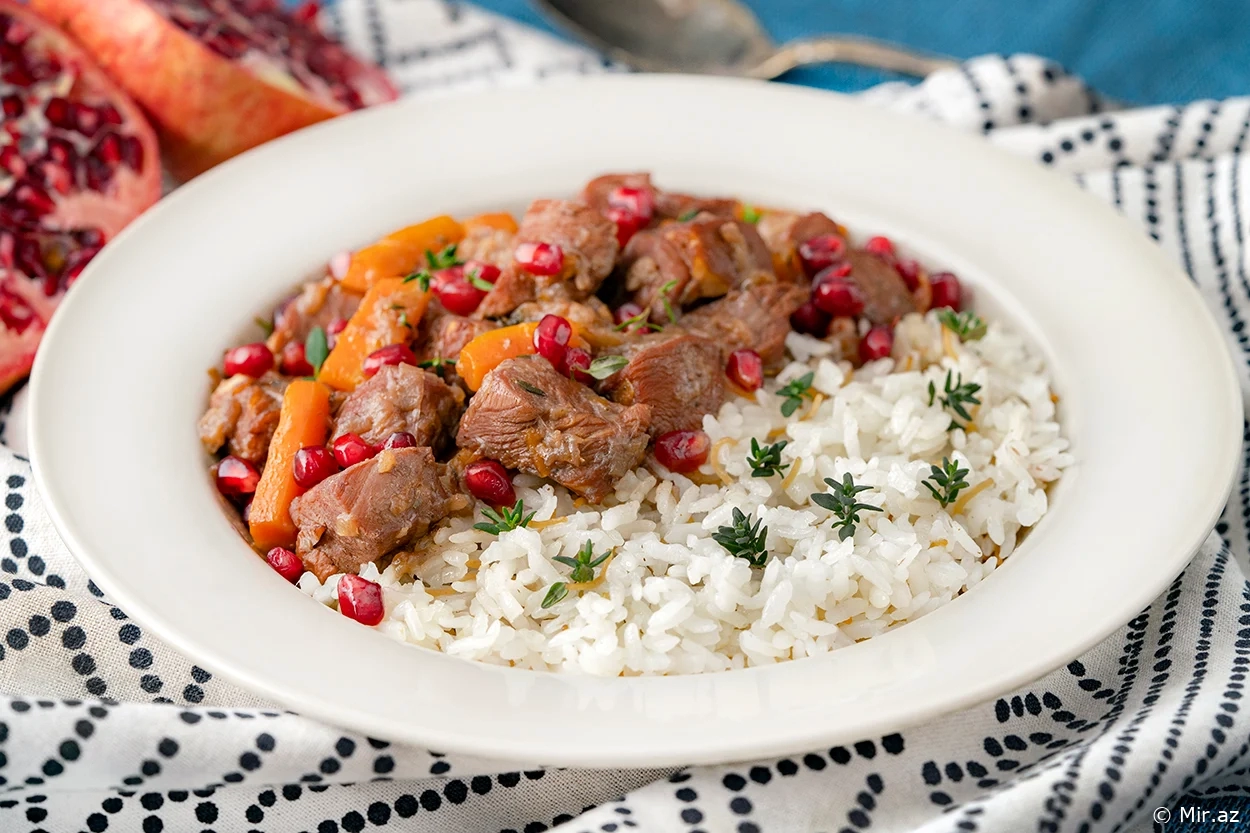 Rənginə Heyran Qalacaqsınız : Nar Suyunda Bişmiş Toyuq Resepti