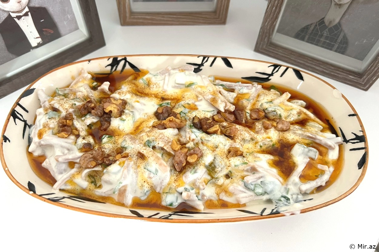 Qozu Bol Olsun: Qatıqlı Əriştəli Məzə Resepti