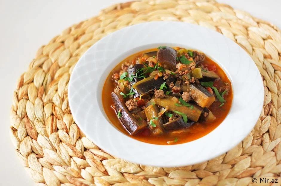 Axşam Yeməyində Süfrədə: Qiyməli Badımcan Resepti