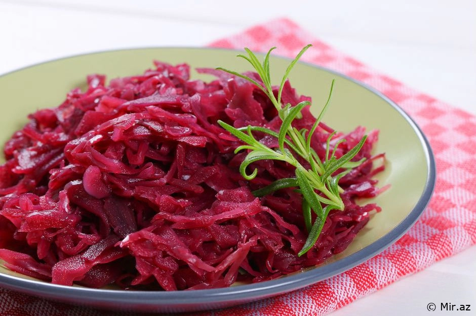 Pəhriz Saxlayanlar üçün: Çuğundurlu Pəhriz Salatı Resepti