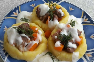 Fərqli Dad: Kartof Çanağında Ətli Qarnir Resepti