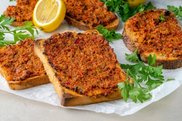 Ən Asan Halı: Çörəküstü Lahmacun Resepti