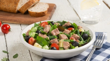 Az Kalorili Tuna Balığı Salatı Resepti