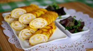 Səhər Yeməyində Ziyafət Var : İçlikli Yumurtalı Blinçik Resepti