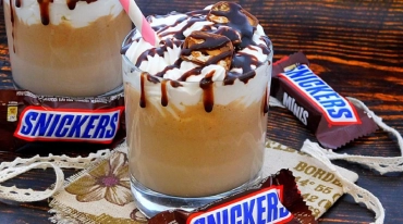 Kafe və Restoranlara Getməyə Ehtiyac Yoxdur: Dondurmalı Snickers Kokteyl Resepti