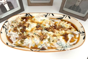 Qozu Bol Olsun: Qatıqlı Əriştəli Məzə Resepti