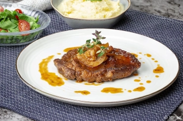 Let the Tables Be Happy: Steak Recipe with Sauce