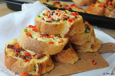 From the Kitchen of our House: Bread Pizza Recipe for Breakfast