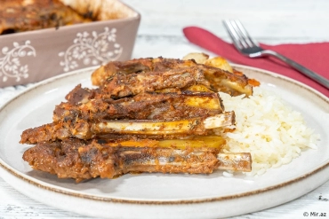 There is a guest: Recipe of lamb ribs with sauce in the oven