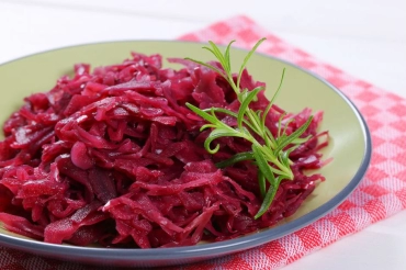 Pəhriz Saxlayanlar üçün: Çuğundurlu Pəhriz Salatı Resepti