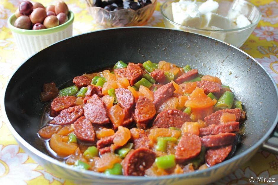 Səhər Yuxudan Oyanmağa Səbəb : Kolbasalı Səhər Yeməyi Resepti