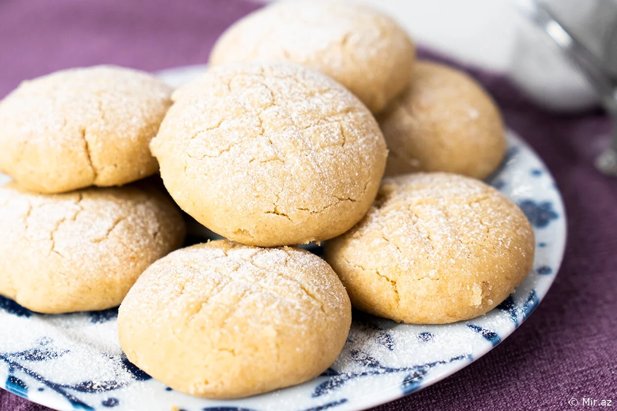 Unlu peçenye ilə eyni: 3 inqridient asan peçenye resepti