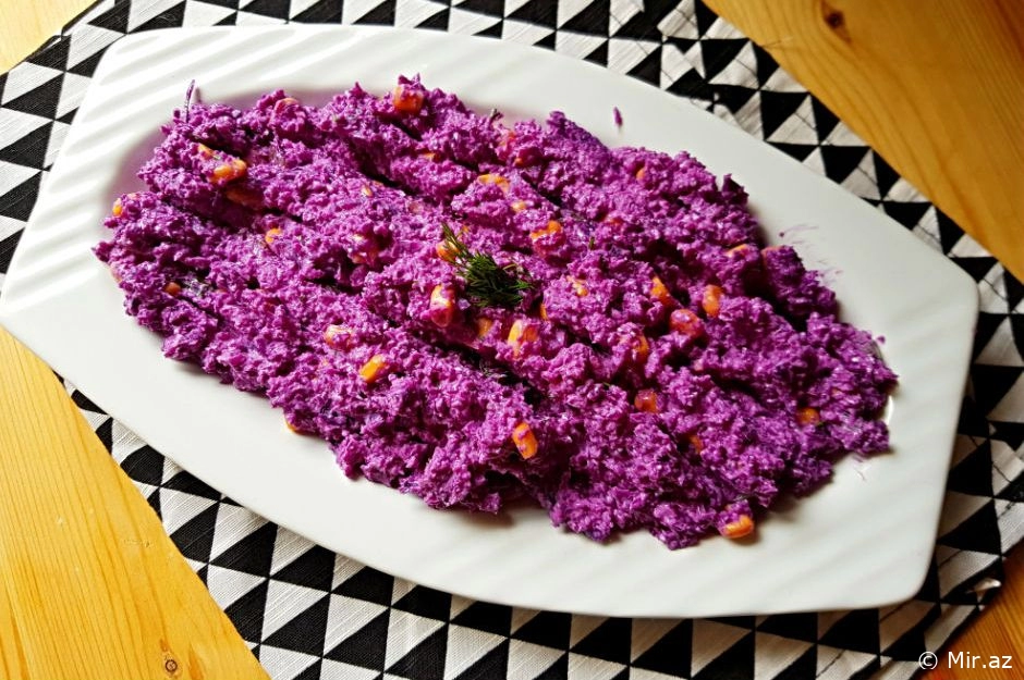 Rənglərin Ən Gözəli : Qatıqlı Bənövşəyi Kələm Salatı Resepti